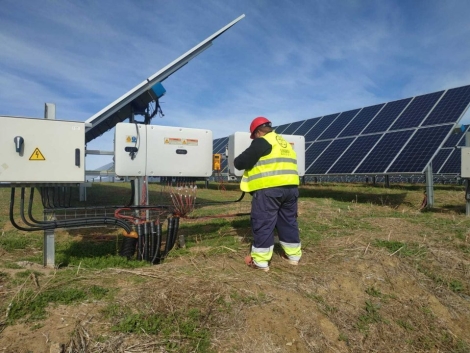 mantenimiento-placas-solares-sunergy-energia-limpia-960x720